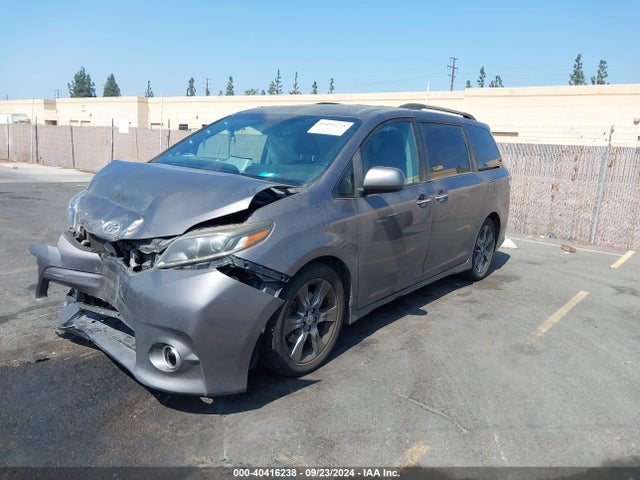Toyota Sienna Se 8 Passenger 2016 5TDXK3DC3GS765273 Image 2