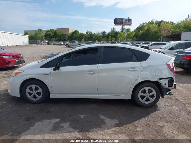 Toyota Prius Four 2014 JTDKN3DU6E1744650 Image 15