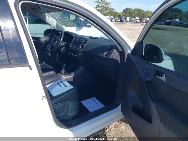 WVGAV7AX5FW566666 Volkswagen TIGUAN S