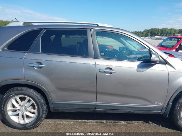 5XYKTCA68FG551901 KIA SORENTO LX
