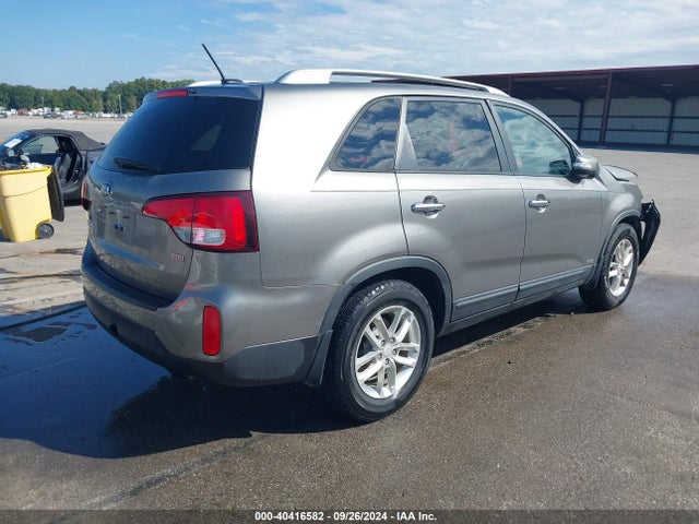 5XYKTCA68FG551901 KIA SORENTO LX