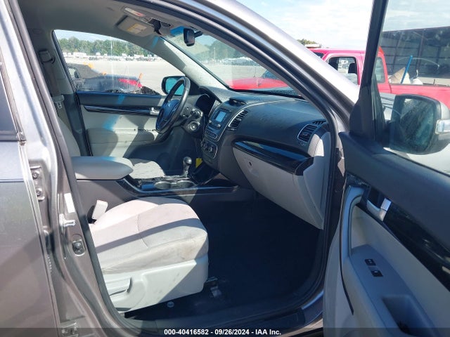 5XYKTCA68FG551901 KIA SORENTO LX