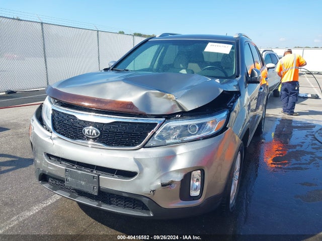 5XYKTCA68FG551901 KIA SORENTO LX