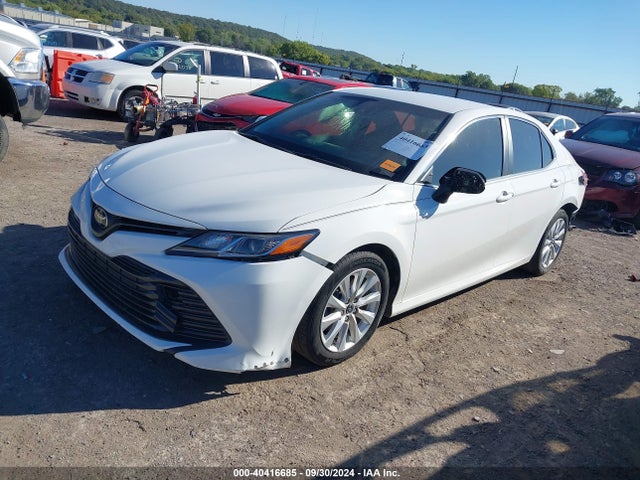 Toyota CAMRY LE 2018 JTNB11HK6J3027667 Image 2