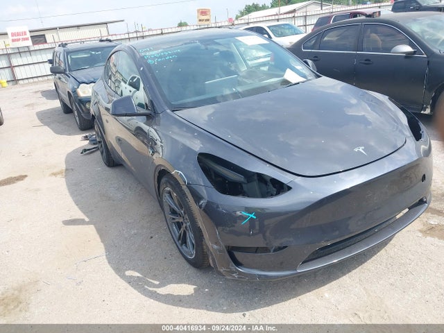 2024 TESLA MODEL Y 7SAYGDED3RA304830 Photo 0