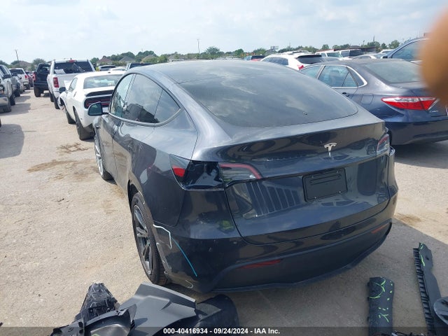 2024 TESLA MODEL Y 7SAYGDED3RA304830 Photo 2