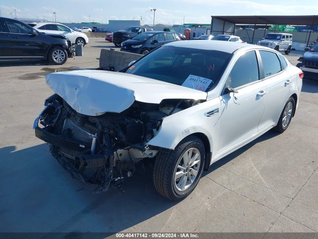KIA Optima Lx 2018 KNAGT4L36J5213412 Image 2