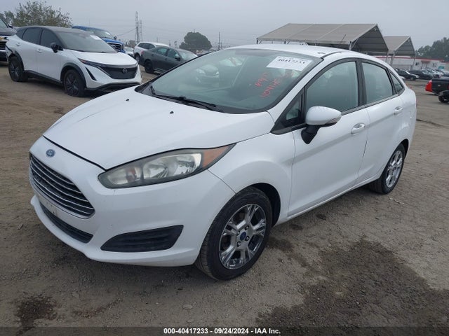 Ford FIESTA SE 2015 3FADP4BJ5FM196068 Image 2