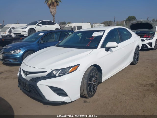 Toyota CAMRY SE 2018 4T1B11HK5JU585049 Image 2