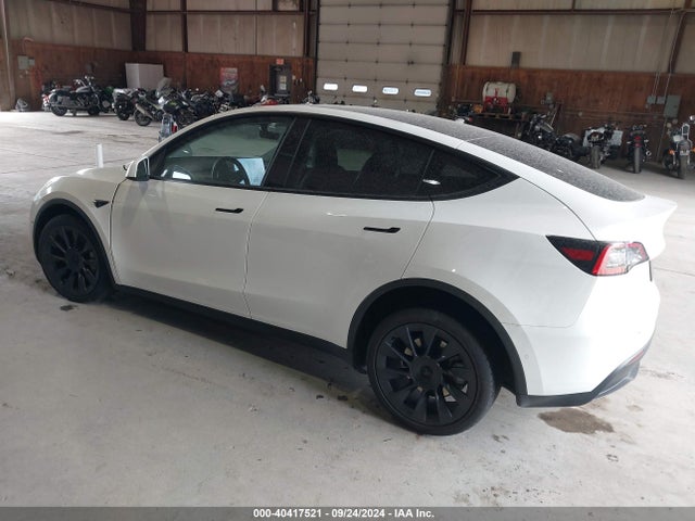 2021 TESLA MODEL Y 5YJYGDEE8MF246084 Photo 2