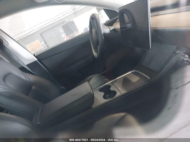 2021 TESLA MODEL Y 5YJYGDEE8MF246084 Photo 4