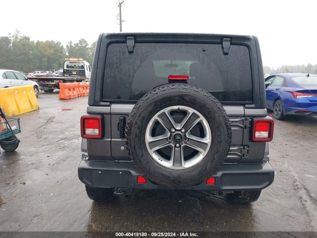 1C4HJXEN3JW192994 Jeep Wrangler Unlimited Sahara 4x4