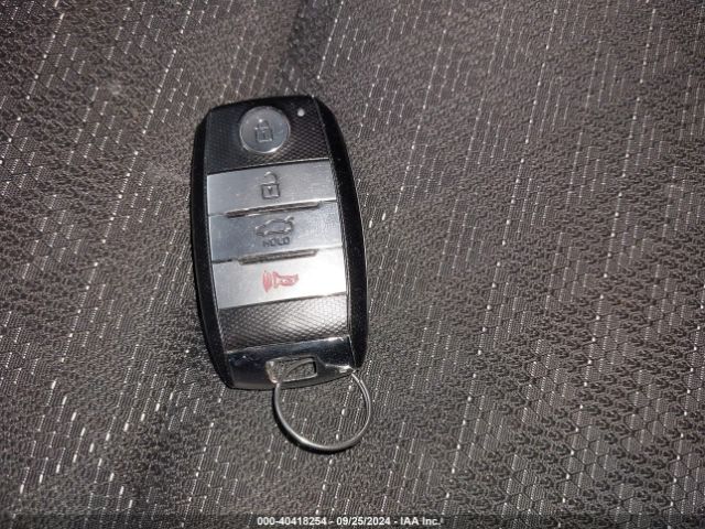 3KPA25AD8ME412774 KIA Rio 5-door S