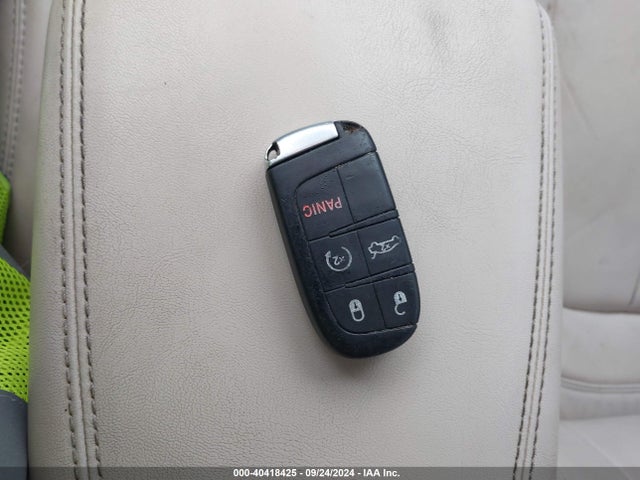 Chrysler 200 C 2015 1C3CCCCG3FN519901 Image 11