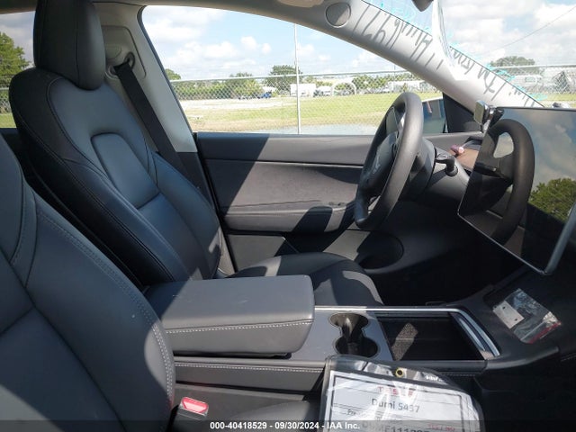 2021 TESLA MODEL Y 5YJYGDED9MF111297 Photo 4