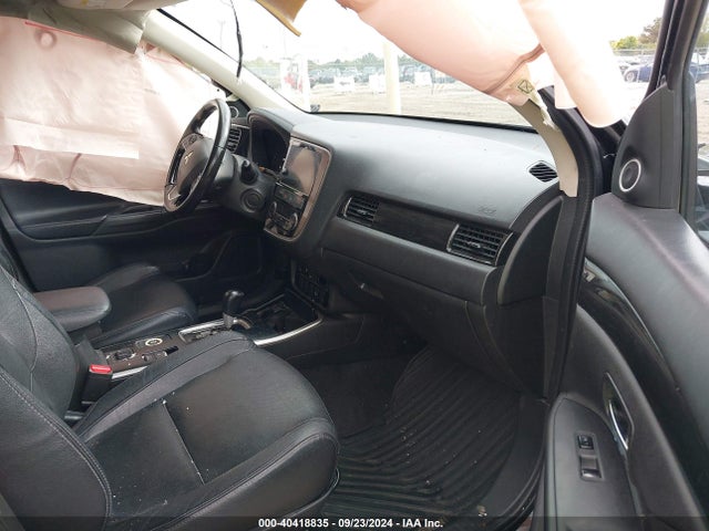 2017 MITSUBISHI OUTLANDER JA4AZ3A35HZ028852 Photo 4