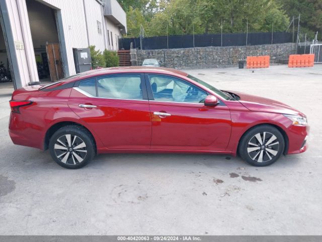 1N4BL4DW1NN387812 Nissan Altima Sv Intelligent Awd