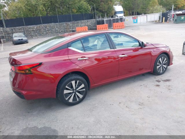 1N4BL4DW1NN387812 Nissan Altima Sv Intelligent Awd