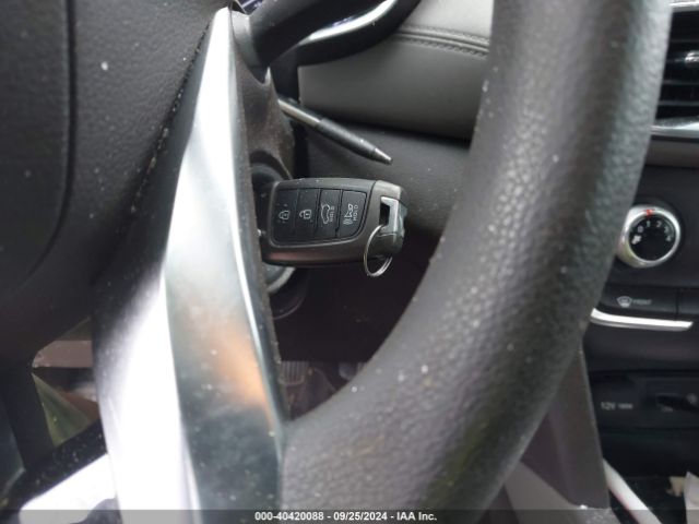 5NMS2CAD8KH075683 Hyundai Santa Fe Se