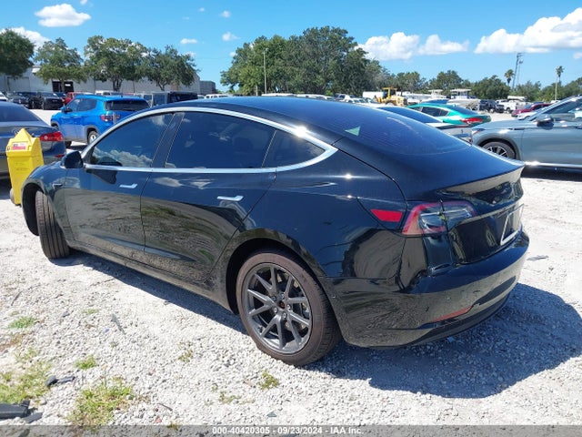 2018 TESLA MODEL 3 5YJ3E1EA6JF013943 Photo 2