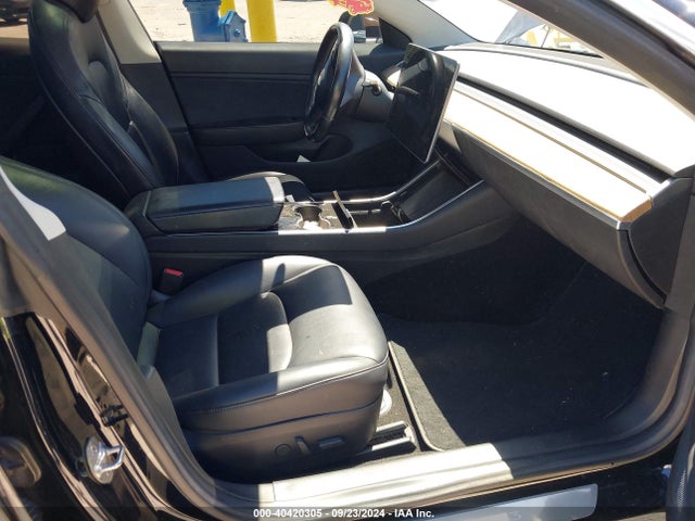 2018 TESLA MODEL 3 5YJ3E1EA6JF013943 Photo 4