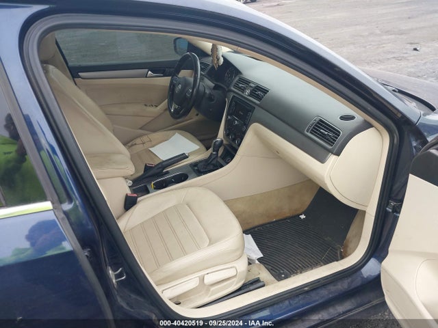 2015 Volkswagen Passat 1.8t Se მანქანა იყიდება აუქციონზე, vin: 1VWBT7A35FC005412, აუქციონის ნომერი: 40420519
