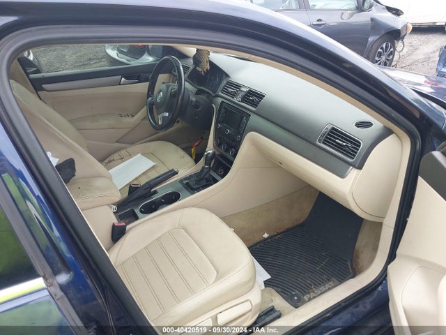 2015 Volkswagen Passat 1.8t Se მანქანა იყიდება აუქციონზე, vin: 1VWBT7A35FC005412, აუქციონის ნომერი: 40420519