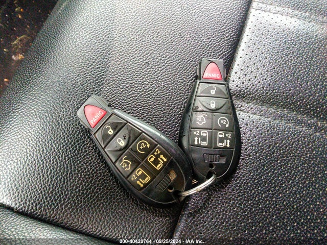 2C4RC1CG8ER365424 Chrysler Town & Country Touring-l