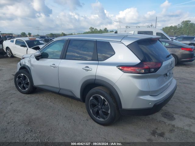 5N1BT3BA1RC728005 Nissan Rogue Sv Fwd