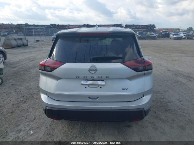 5N1BT3BA1RC728005 Nissan Rogue Sv Fwd