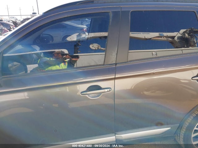 JA4AD3A31GZ007428 Mitsubishi Outlander Sel