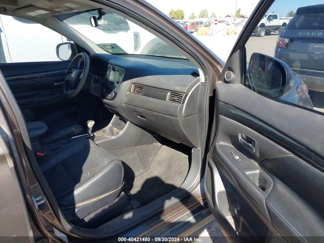 JA4AD3A31GZ007428 Mitsubishi Outlander Sel