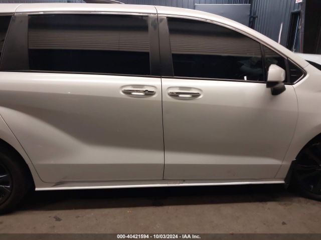 5TDJRKEC1NS084178 Toyota SIENNA XLE