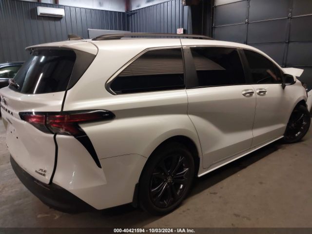 5TDJRKEC1NS084178 Toyota SIENNA XLE