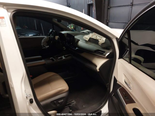 5TDJRKEC1NS084178 Toyota SIENNA XLE
