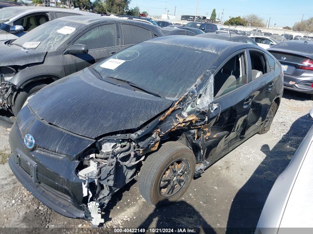 Toyota Prius Two 2014 JTDKN3DUXE1764044 Image 2