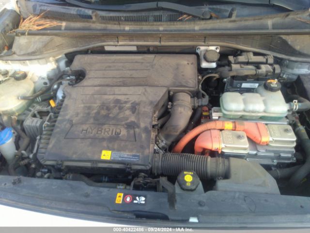 KNDCB3LC6J5209956 KIA NIRO LX