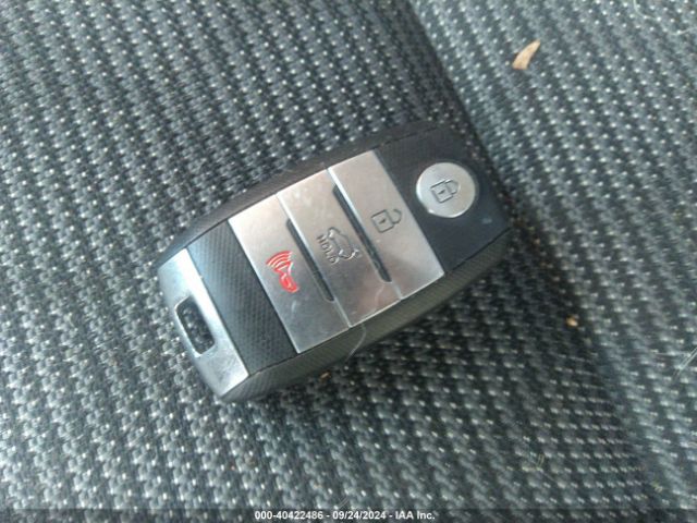 KNDCB3LC6J5209956 KIA NIRO LX