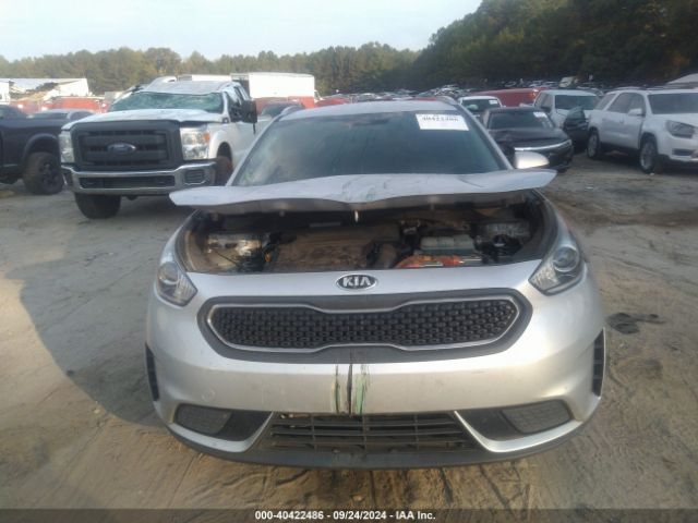 KNDCB3LC6J5209956 KIA NIRO LX