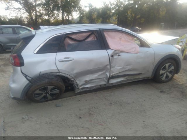 KNDCB3LC6J5209956 KIA NIRO LX