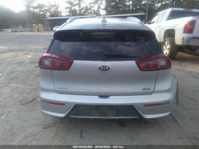 KNDCB3LC6J5209956 KIA NIRO LX