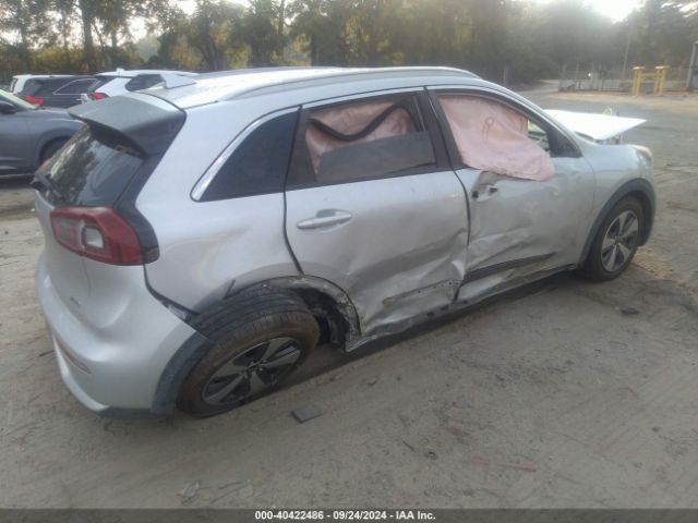 KNDCB3LC6J5209956 KIA NIRO LX