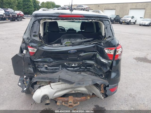 1FMCU9J95HUD60688 Ford Escape Titanium