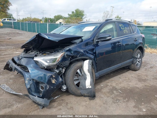 Toyota Rav4 Xle 2018 JTMRFREV4JJ242395 Image 2