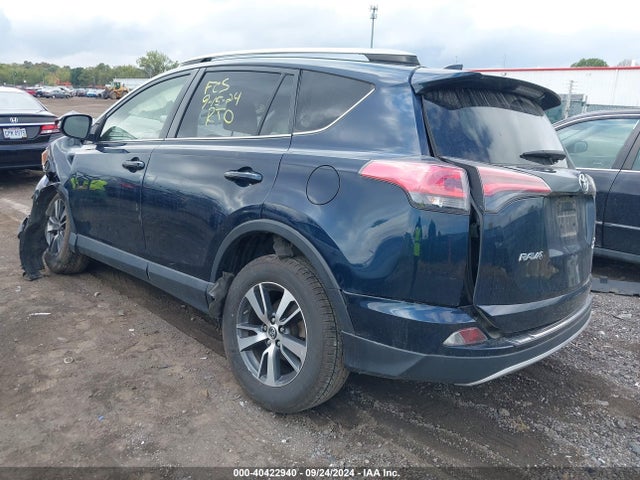 Toyota Rav4 Xle 2018 JTMRFREV4JJ242395 Image 3