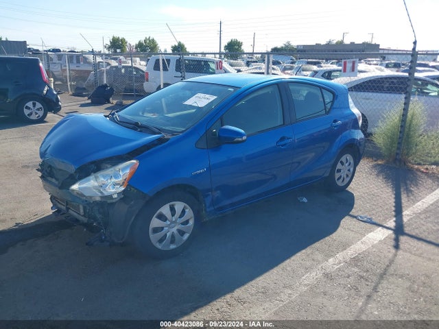 JTDKDTB34E1572549 Toyota Prius C Two
