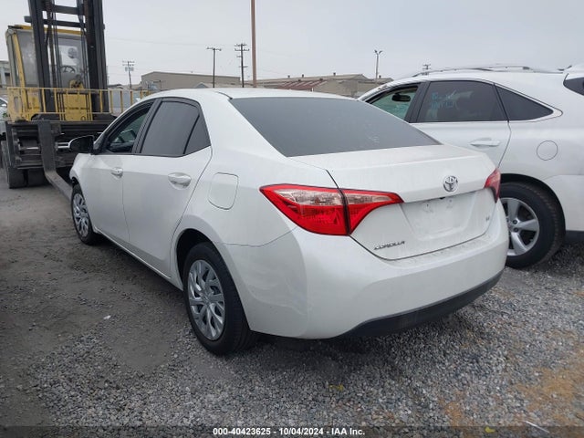 Toyota COROLLA LE 2017 5YFBURHE8HP606875 Image 3