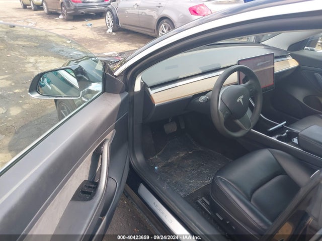 2020 TESLA MODEL 3 5YJ3E1EA0LF805945 Photo 4
