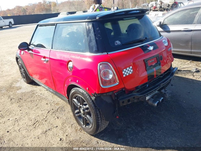 2011 MINI COOPER S WMWSV3C56BTY13988 Photo 2