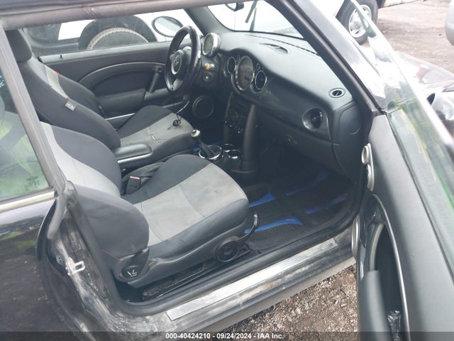 2005 MINI COOPER WMWRF33585TF62832 Photo 4